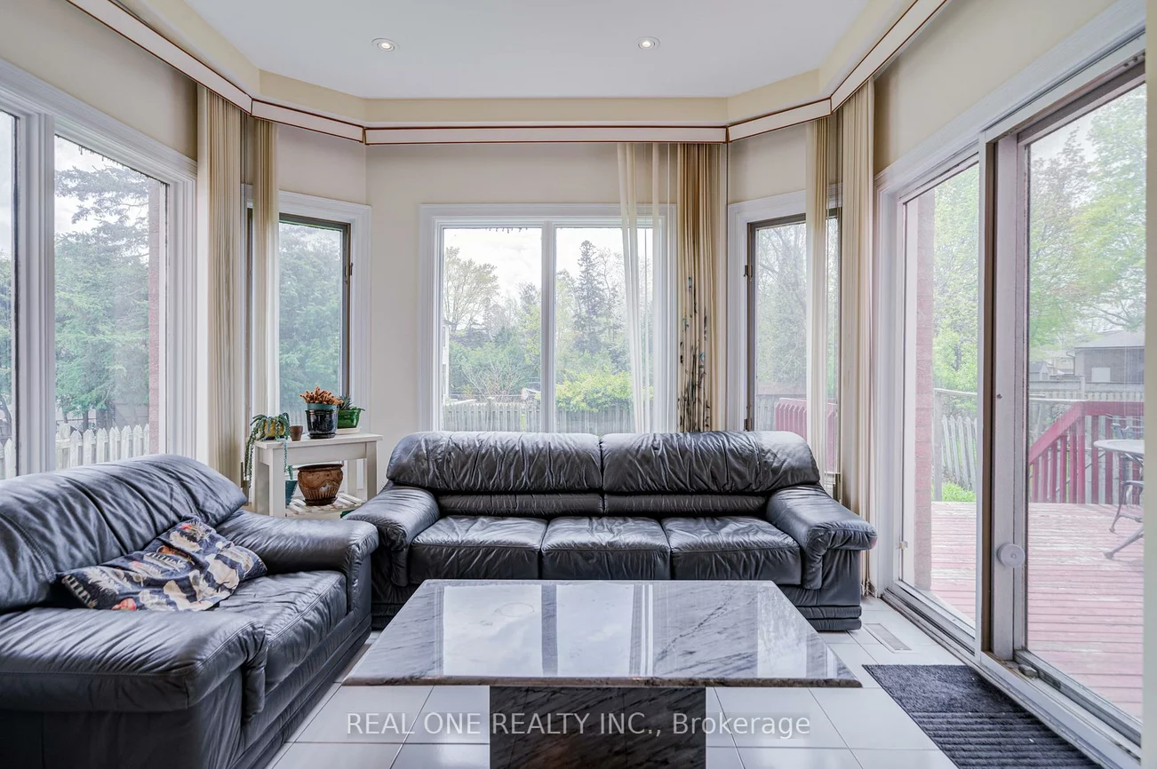 261, Mckee, Willowdale East, Toronto