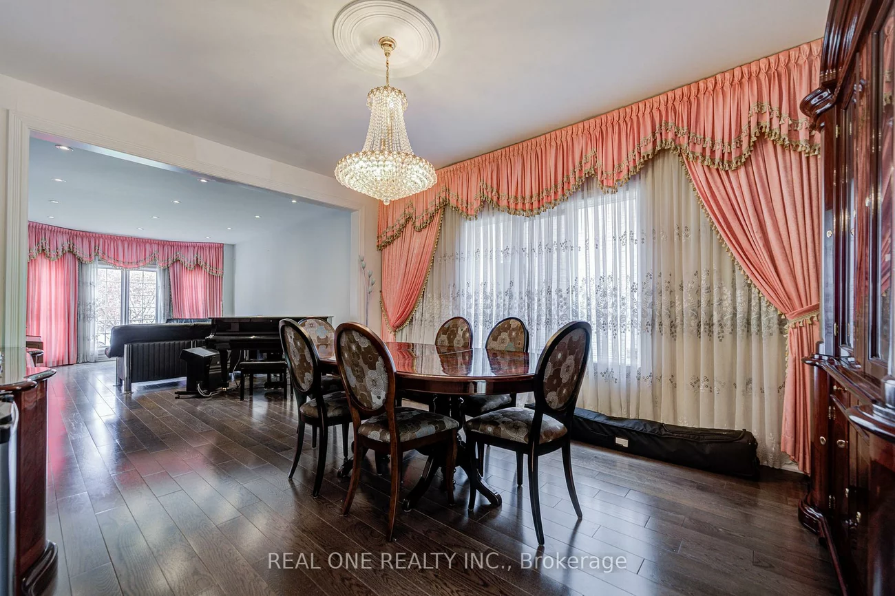 261, Mckee, Willowdale East, Toronto
