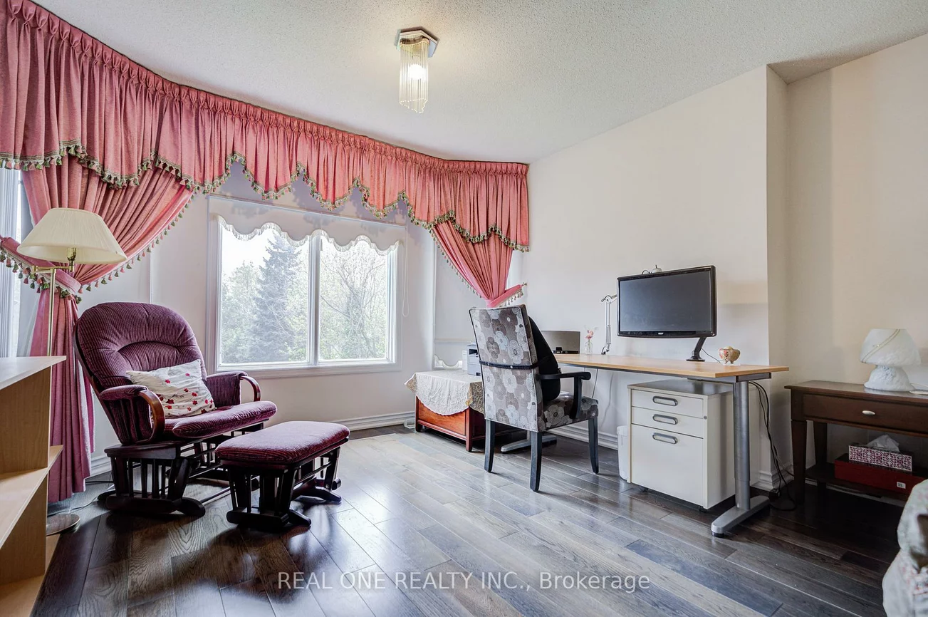 261, Mckee, Willowdale East, Toronto