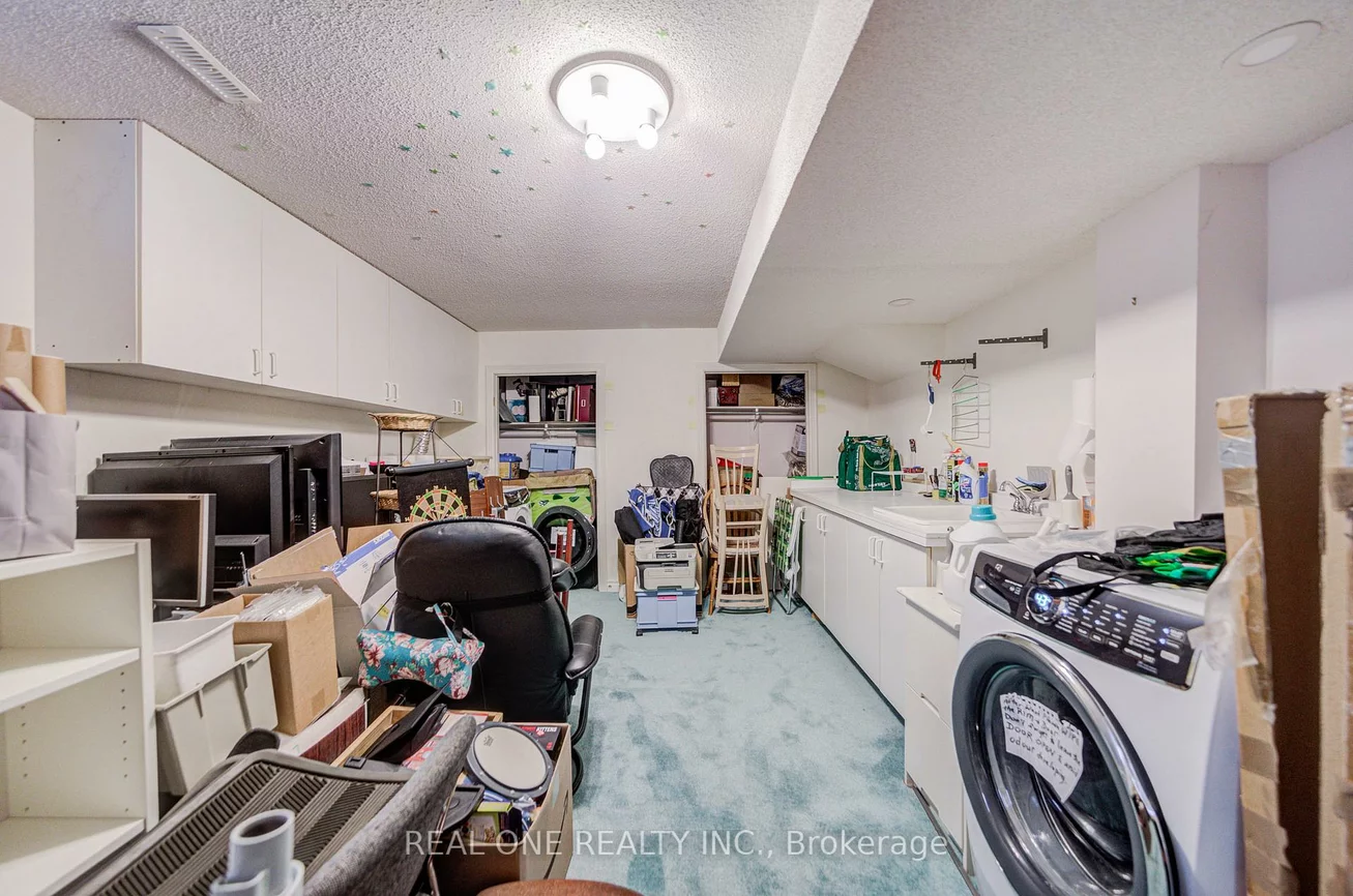 261, Mckee, Willowdale East, Toronto