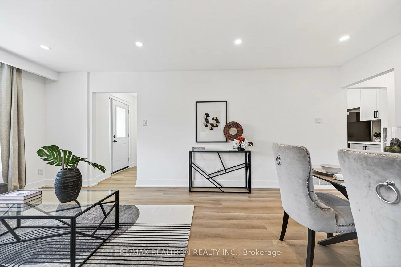 40, Threadneedle, Hillcrest Village, Toronto
