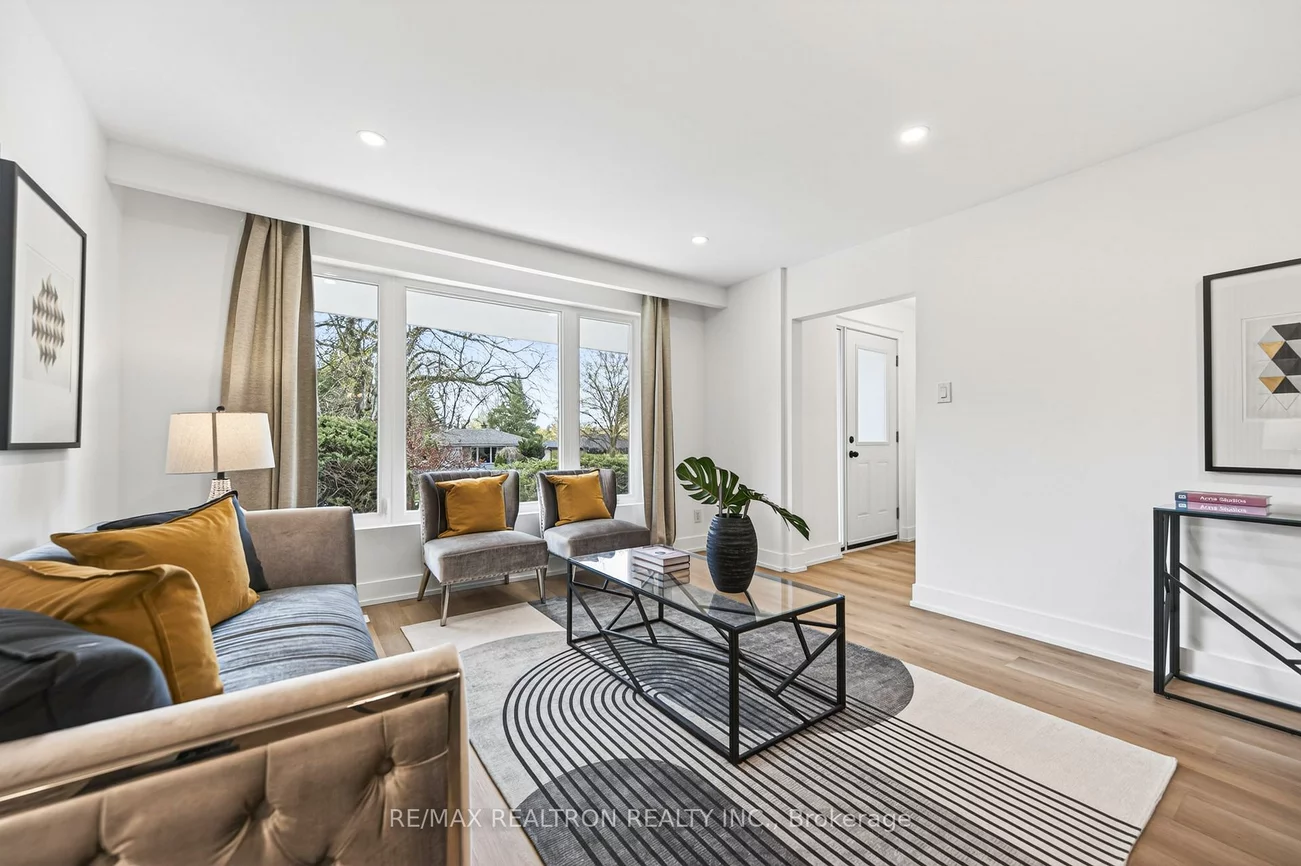 40, Threadneedle, Hillcrest Village, Toronto