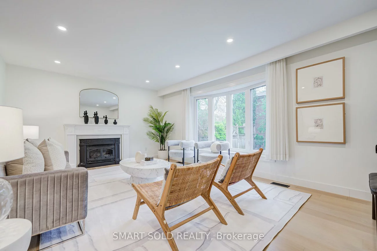 4, Knollview, Bayview Village, Toronto
