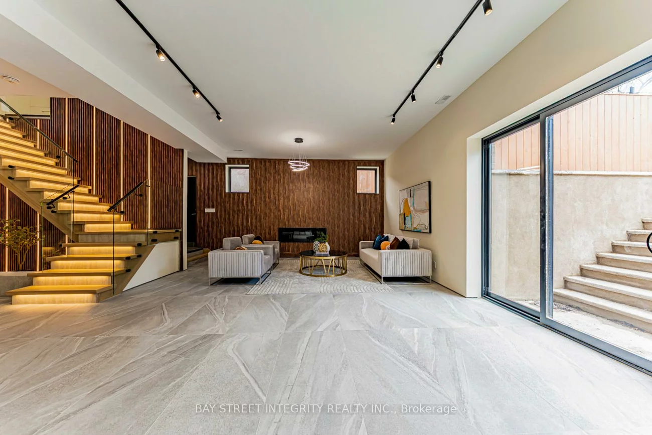 34, Wigan, Clanton Park, Toronto