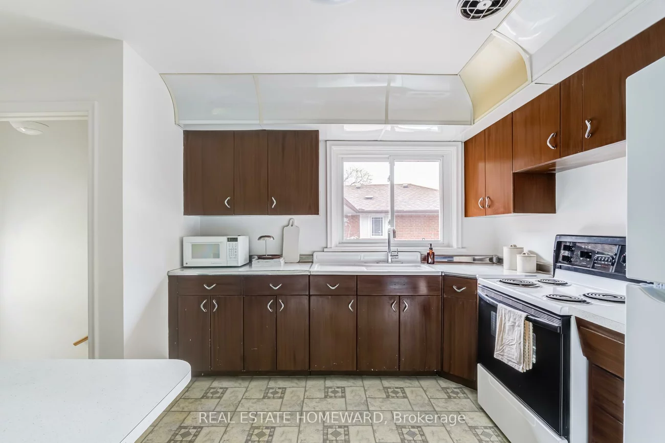 36, Hesketh, Victoria Village, Toronto