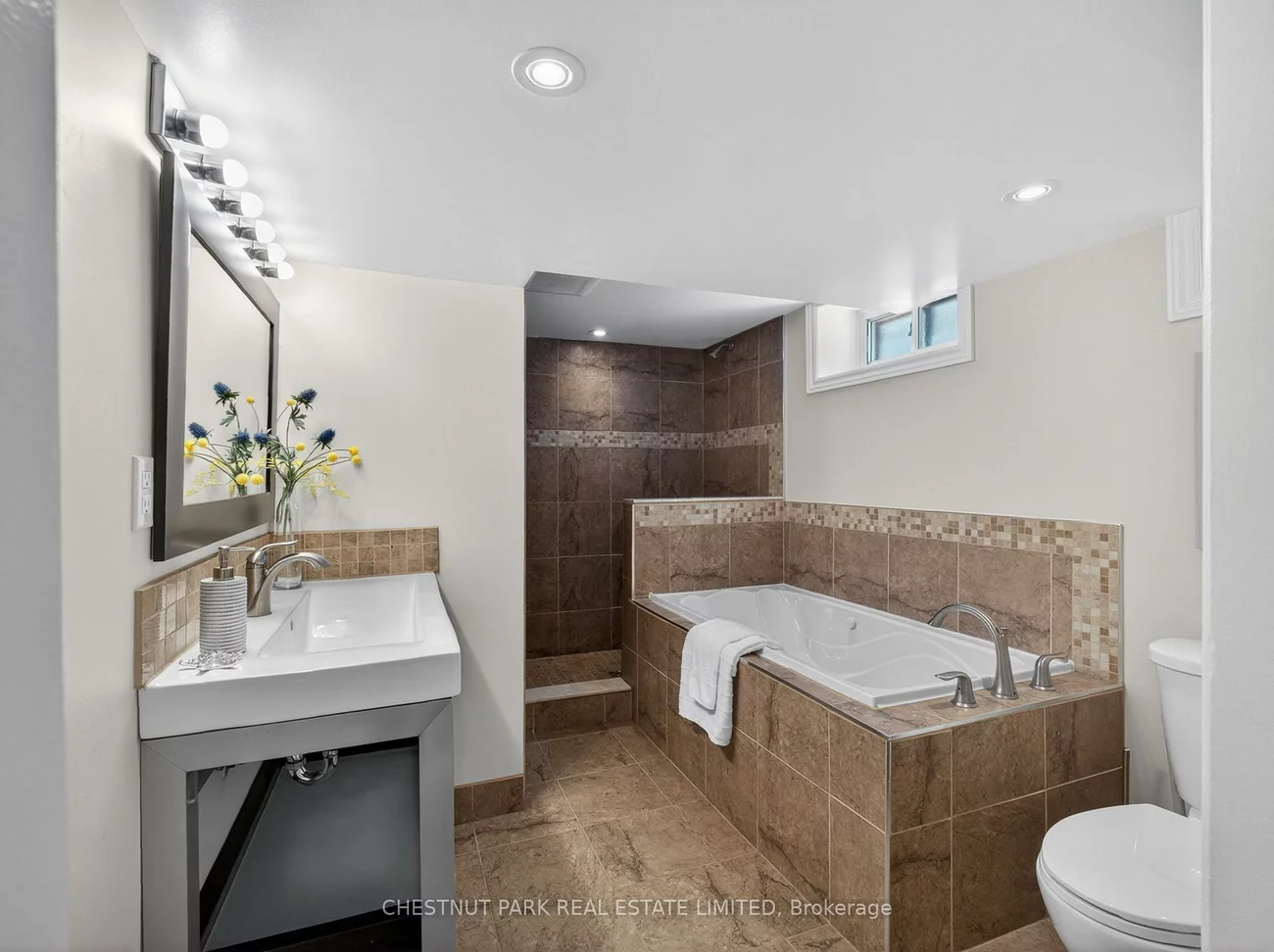 14, Servington, Mount Pleasant West, Toronto