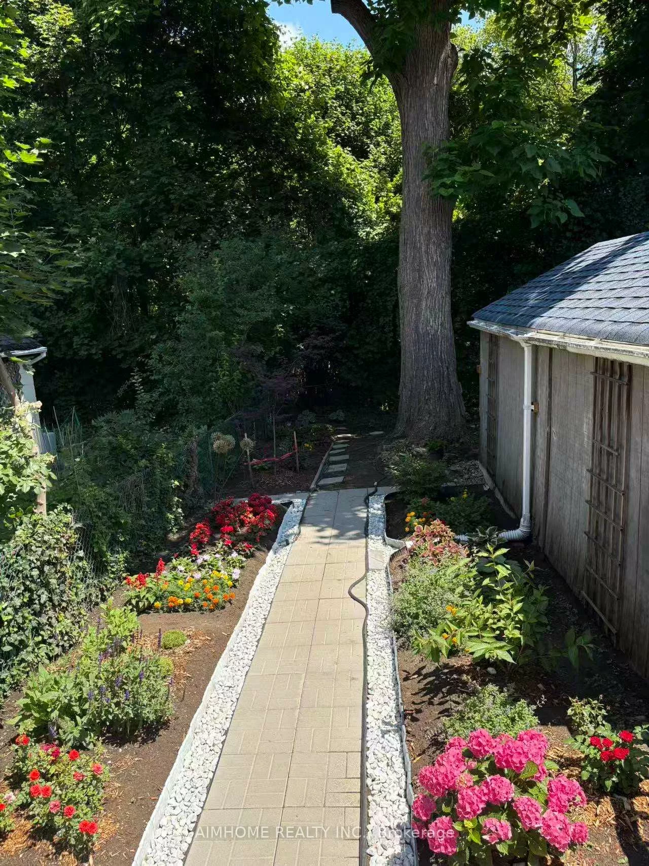 39, Brentcliffe, Leaside, Toronto