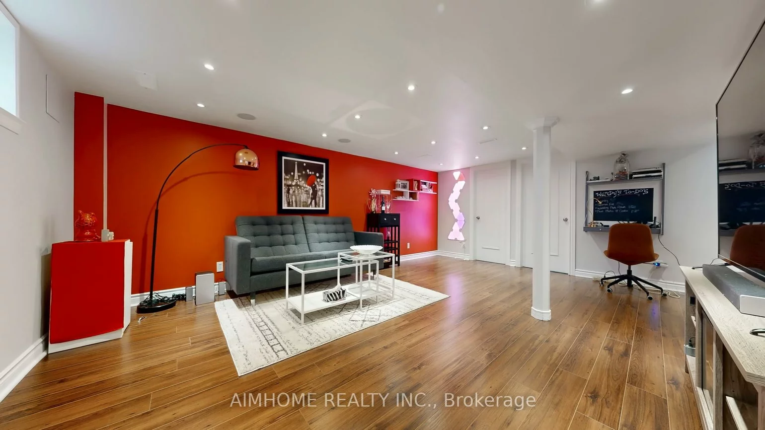 39, Brentcliffe, Leaside, Toronto