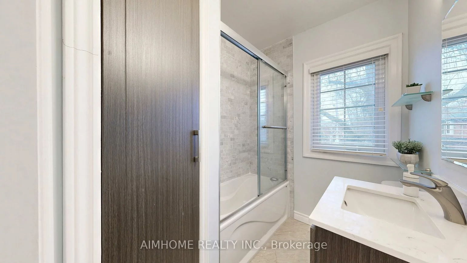 39, Brentcliffe, Leaside, Toronto