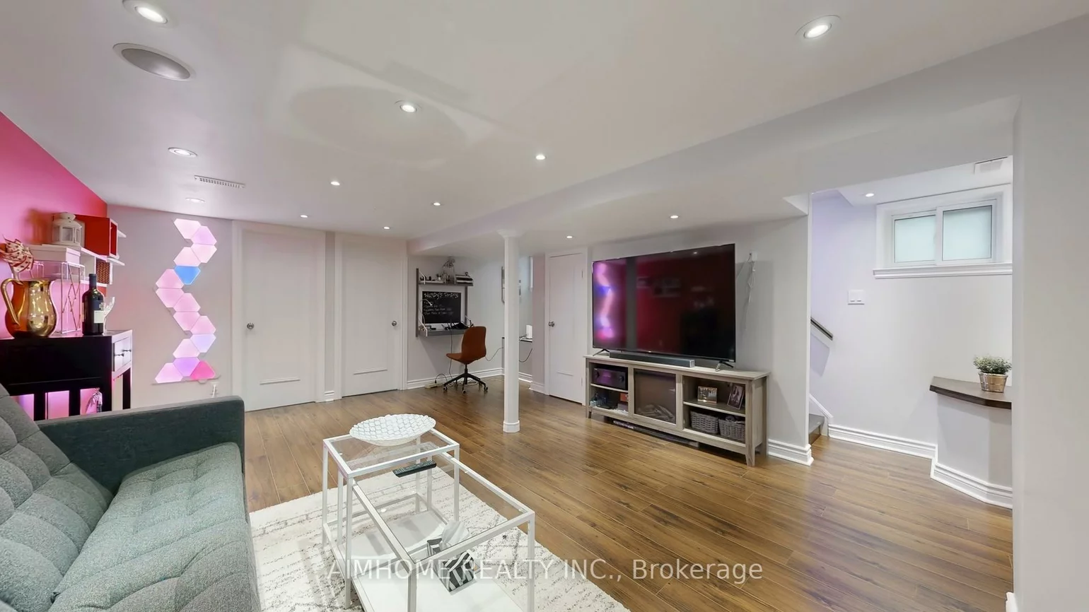 39, Brentcliffe, Leaside, Toronto