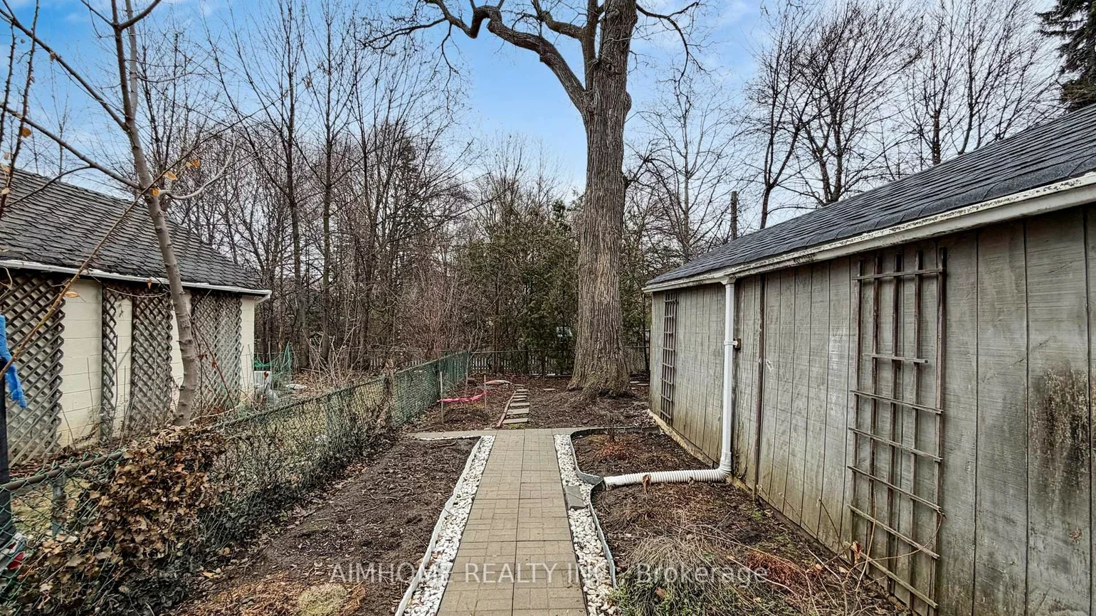 39, Brentcliffe, Leaside, Toronto