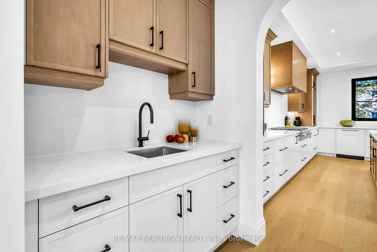 35, Foxwarren, Bayview Village, Toronto