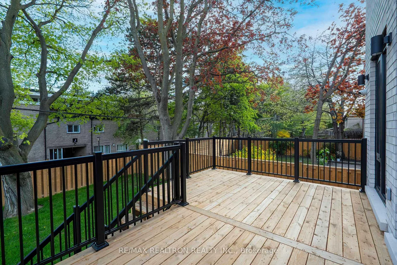 35, Foxwarren, Bayview Village, Toronto