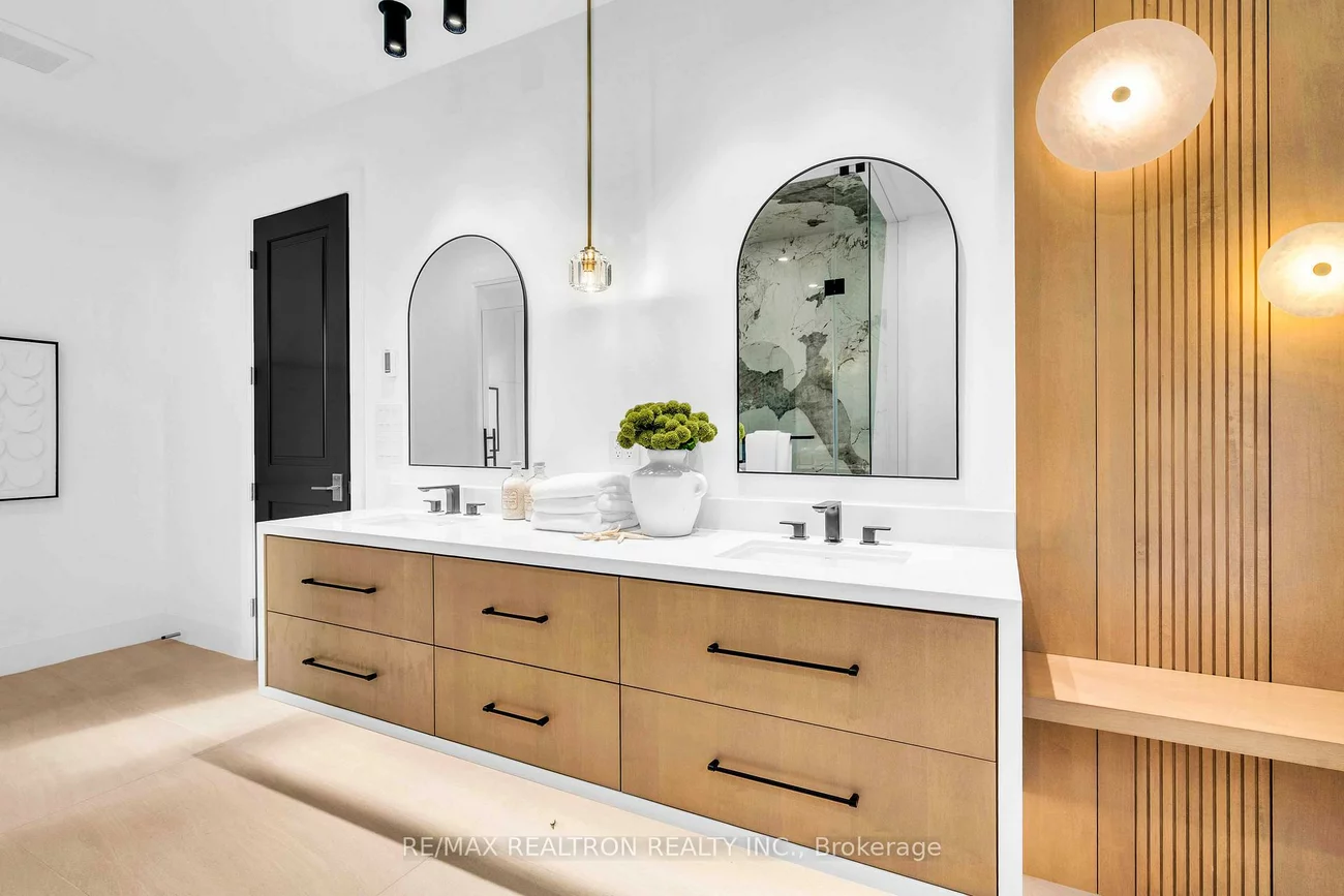 35, Foxwarren, Bayview Village, Toronto