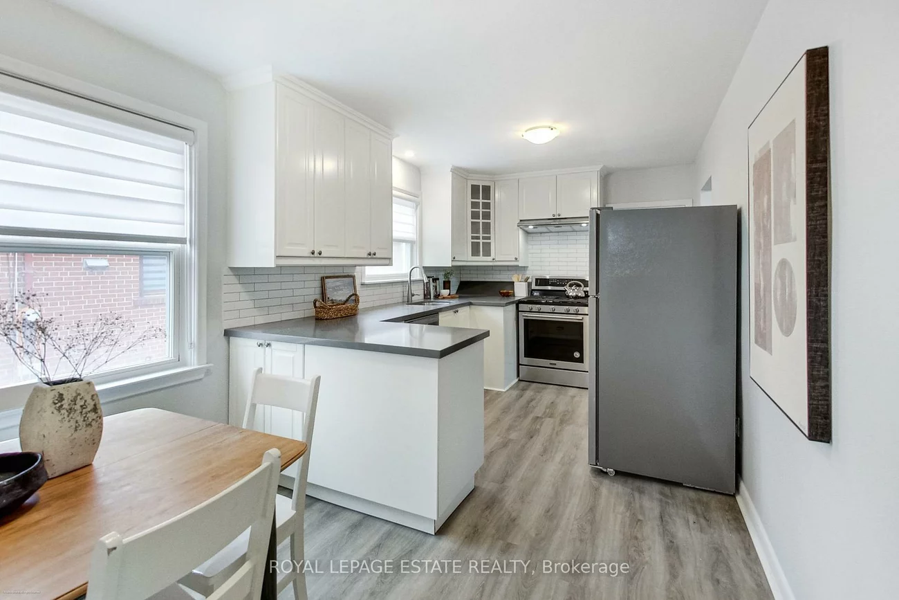 36, Linelle, Lansing-Westgate, Toronto