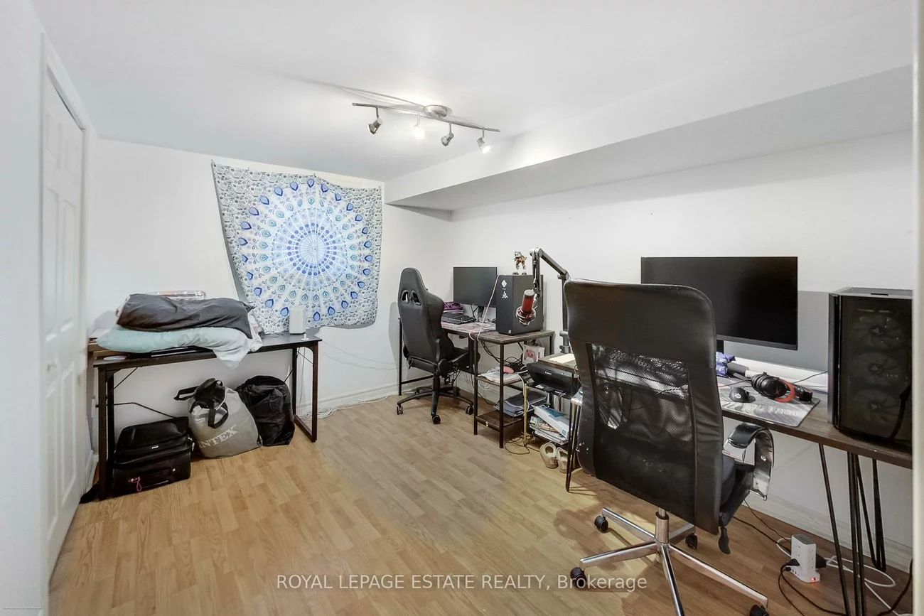 36, Linelle, Lansing-Westgate, Toronto