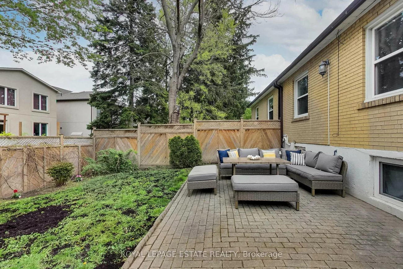 36, Linelle, Lansing-Westgate, Toronto