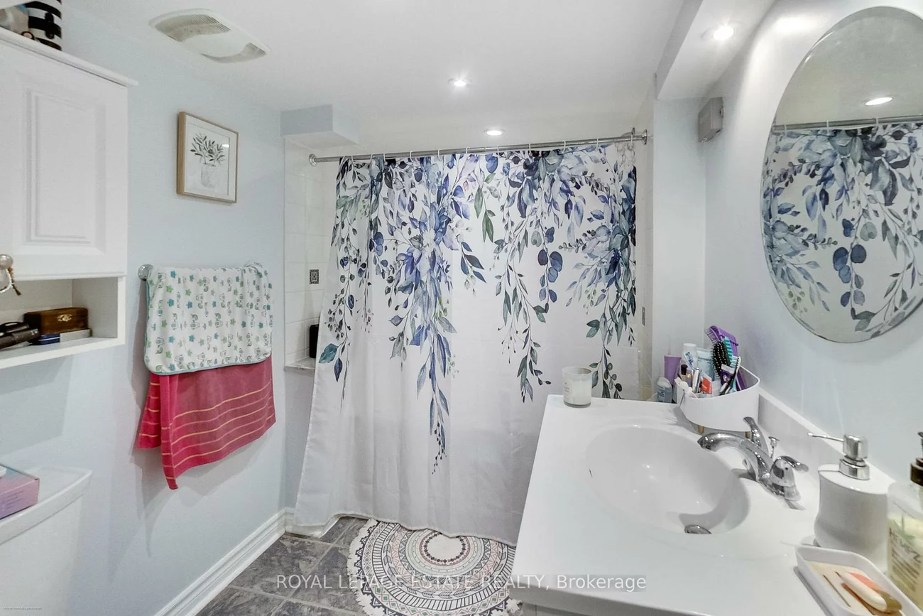 36, Linelle, Lansing-Westgate, Toronto