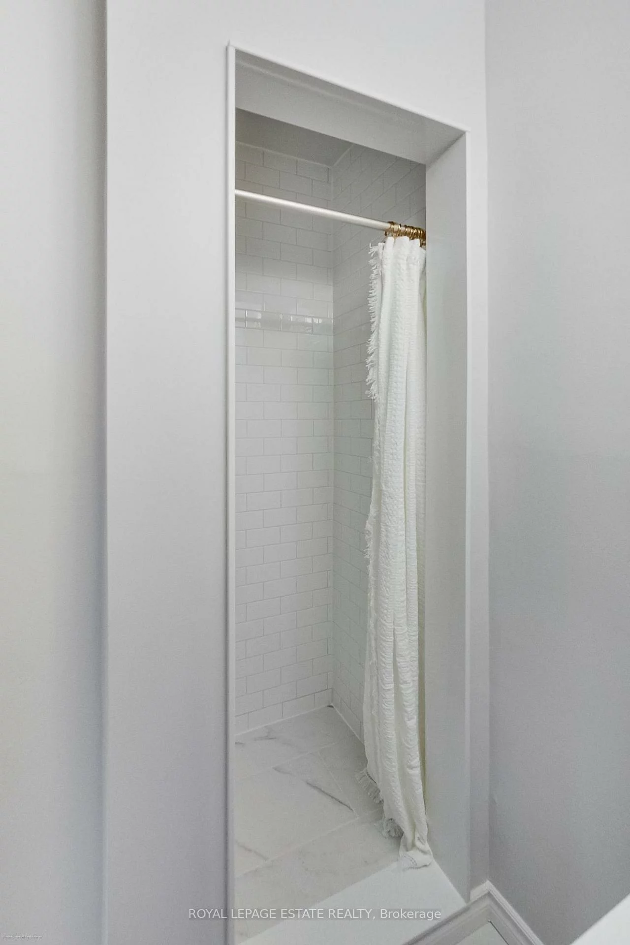36, Linelle, Lansing-Westgate, Toronto