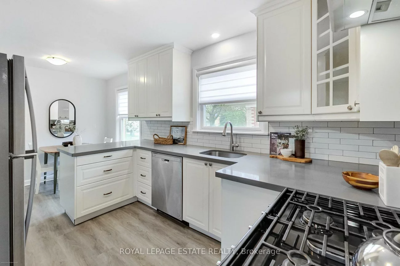 36, Linelle, Lansing-Westgate, Toronto