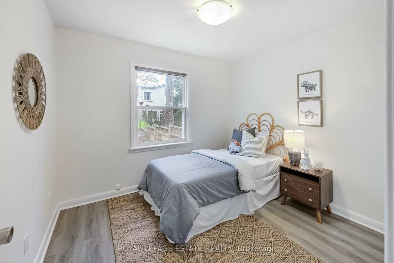 36, Linelle, Lansing-Westgate, Toronto