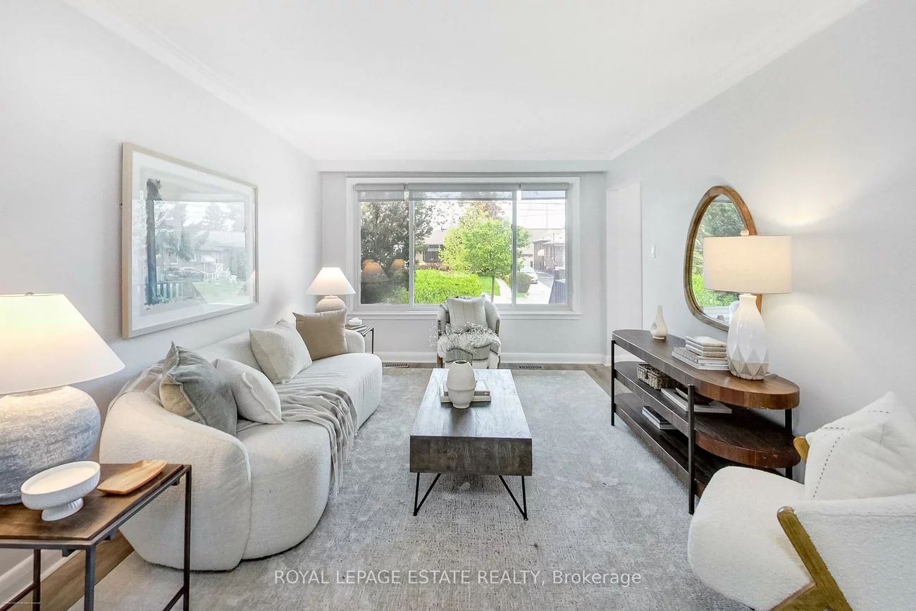 36, Linelle, Lansing-Westgate, Toronto