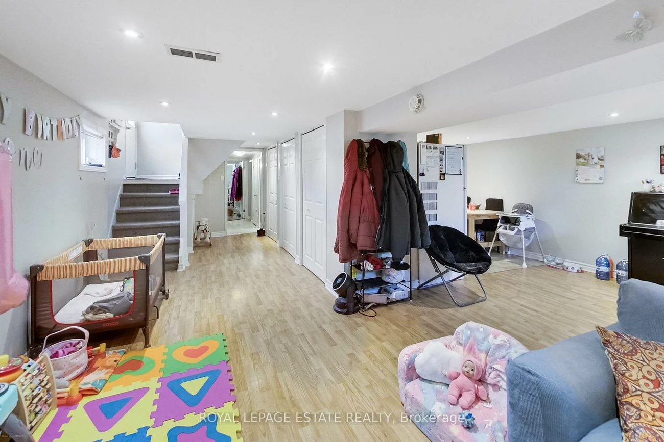 36, Linelle, Lansing-Westgate, Toronto