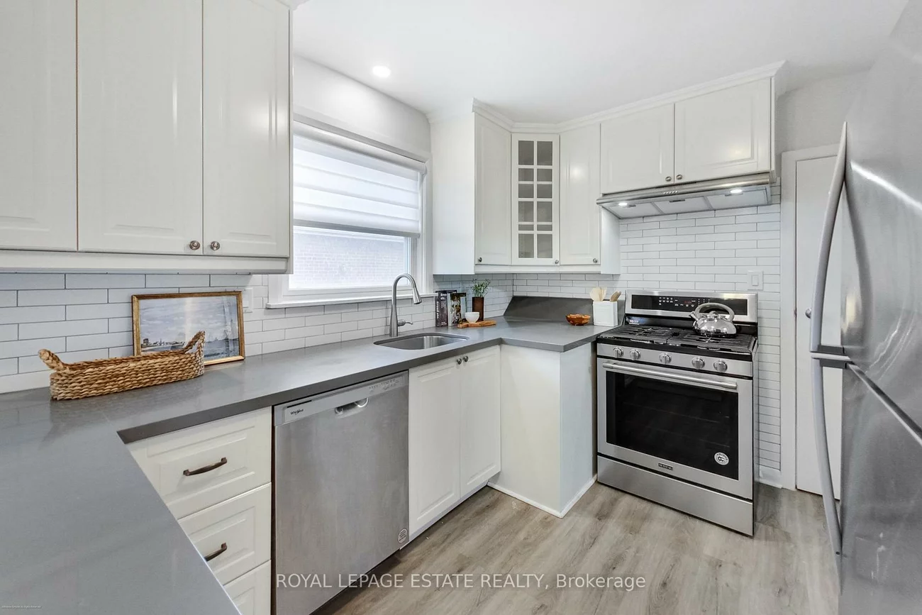 36, Linelle, Lansing-Westgate, Toronto