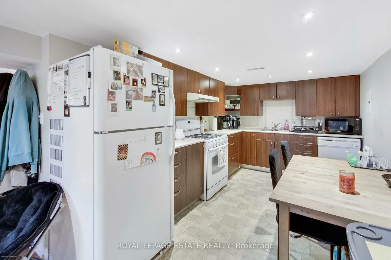 36, Linelle, Lansing-Westgate, Toronto