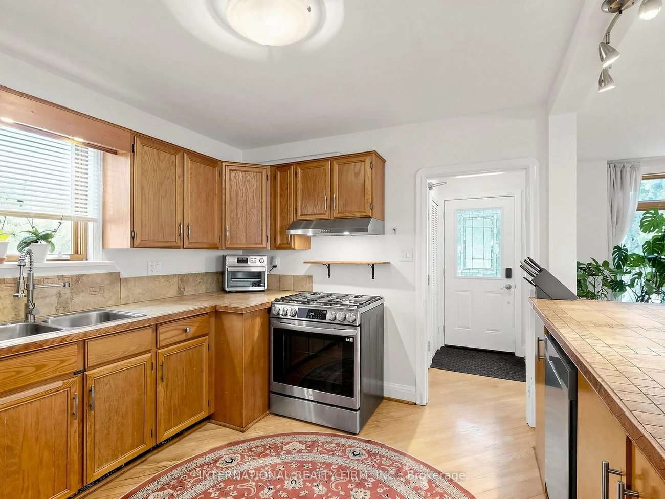 200, Burndale, Lansing-Westgate, Toronto