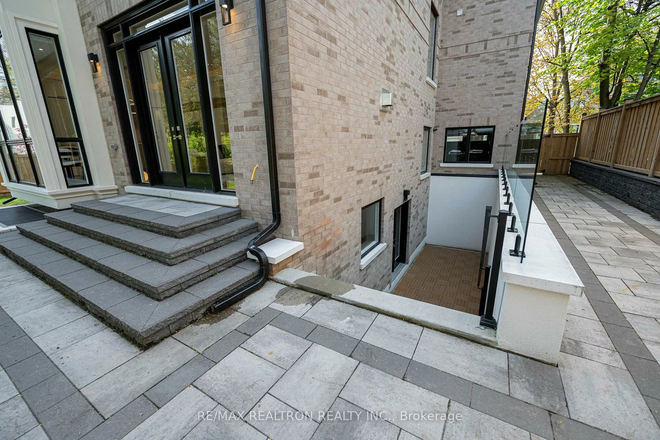 16, Ballyronan, Banbury-Don Mills, Toronto