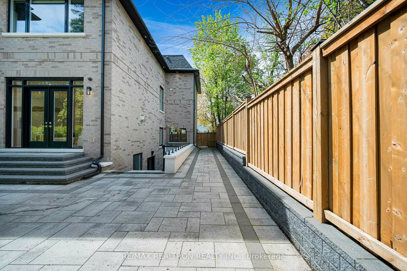 16, Ballyronan, Banbury-Don Mills, Toronto