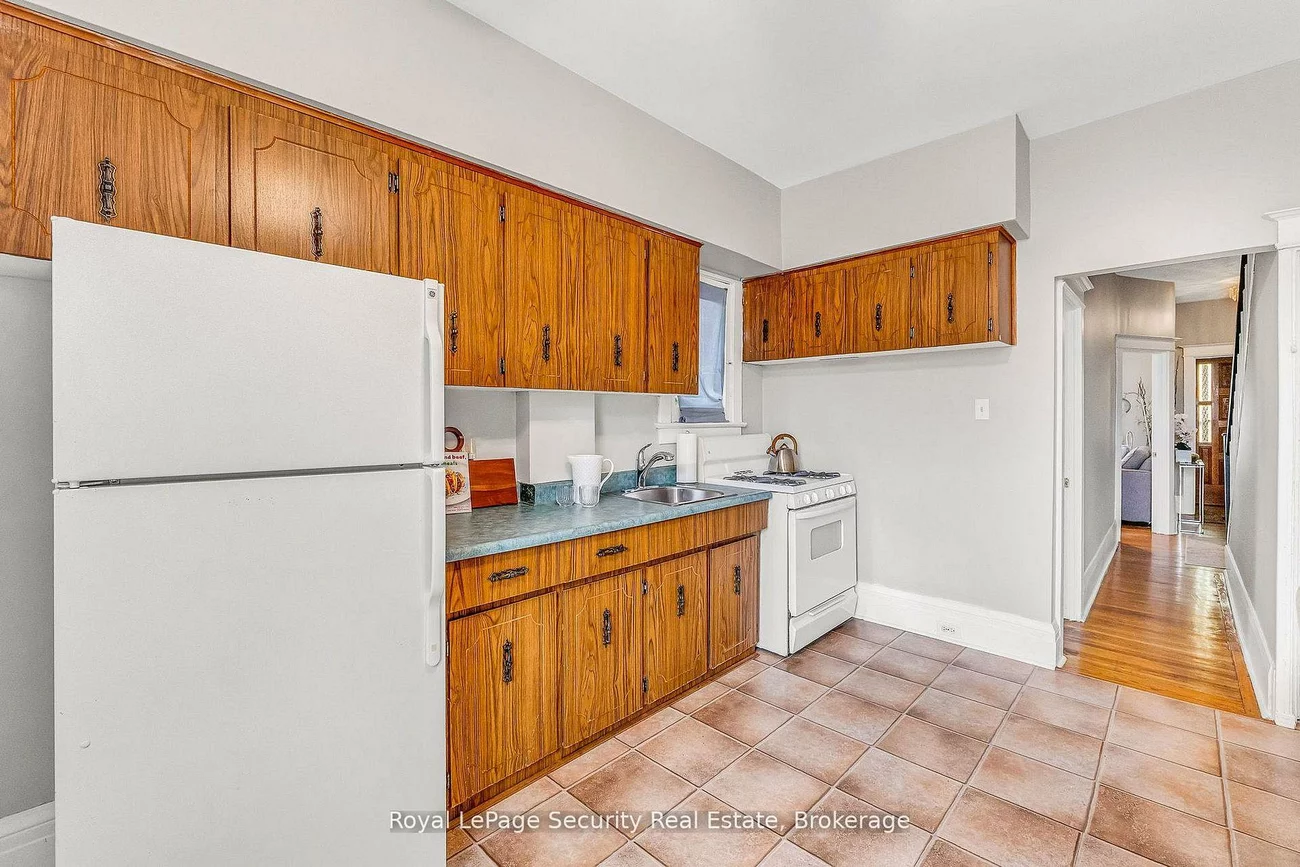 667, Ossington, Palmerston-Little Italy, Toronto
