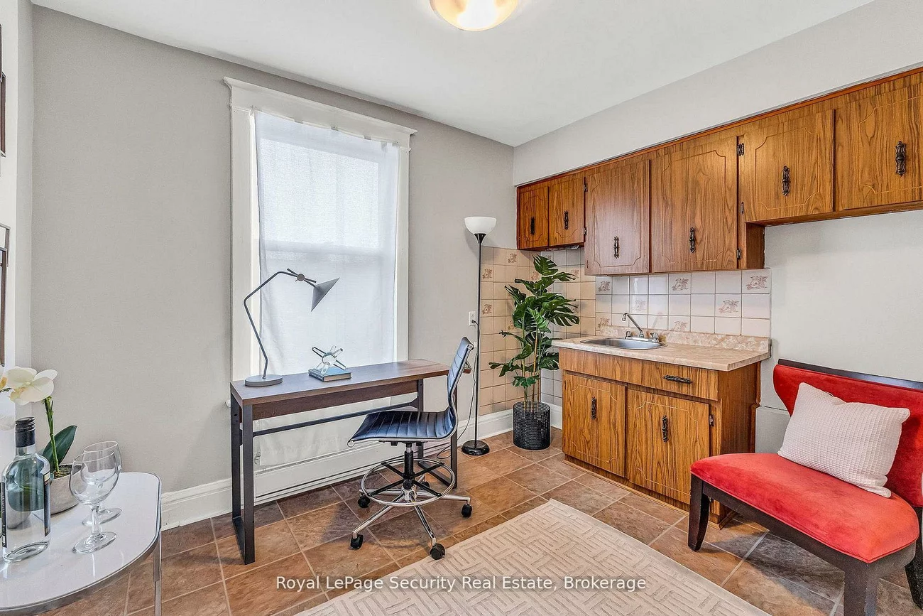 667, Ossington, Palmerston-Little Italy, Toronto