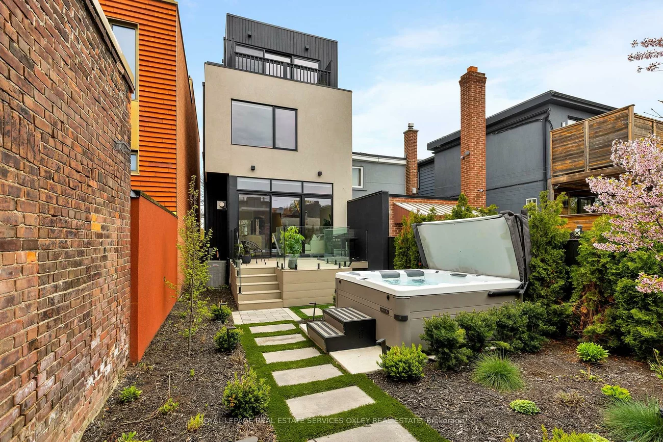 305, Manning, Trinity-Bellwoods, Toronto