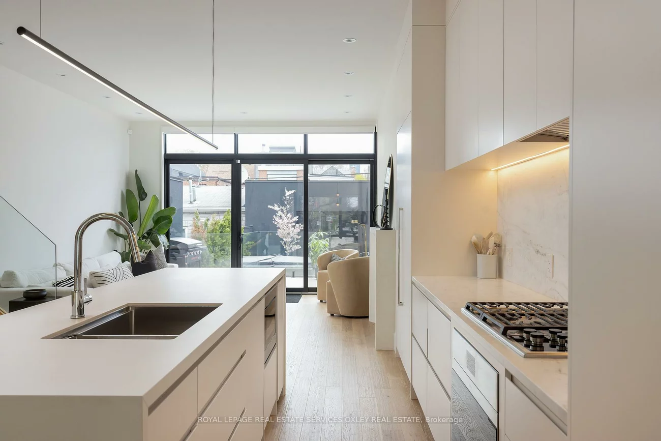 305, Manning, Trinity-Bellwoods, Toronto
