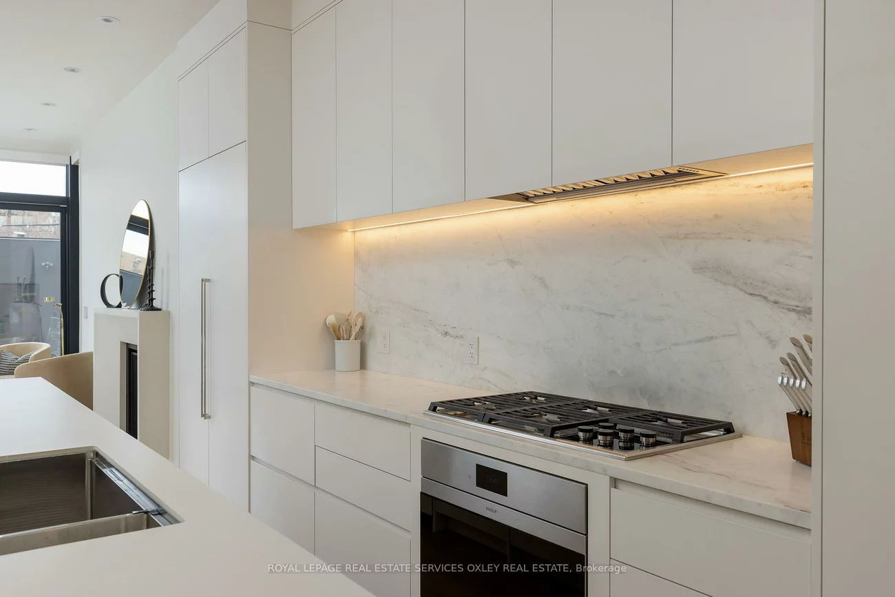 305, Manning, Trinity-Bellwoods, Toronto