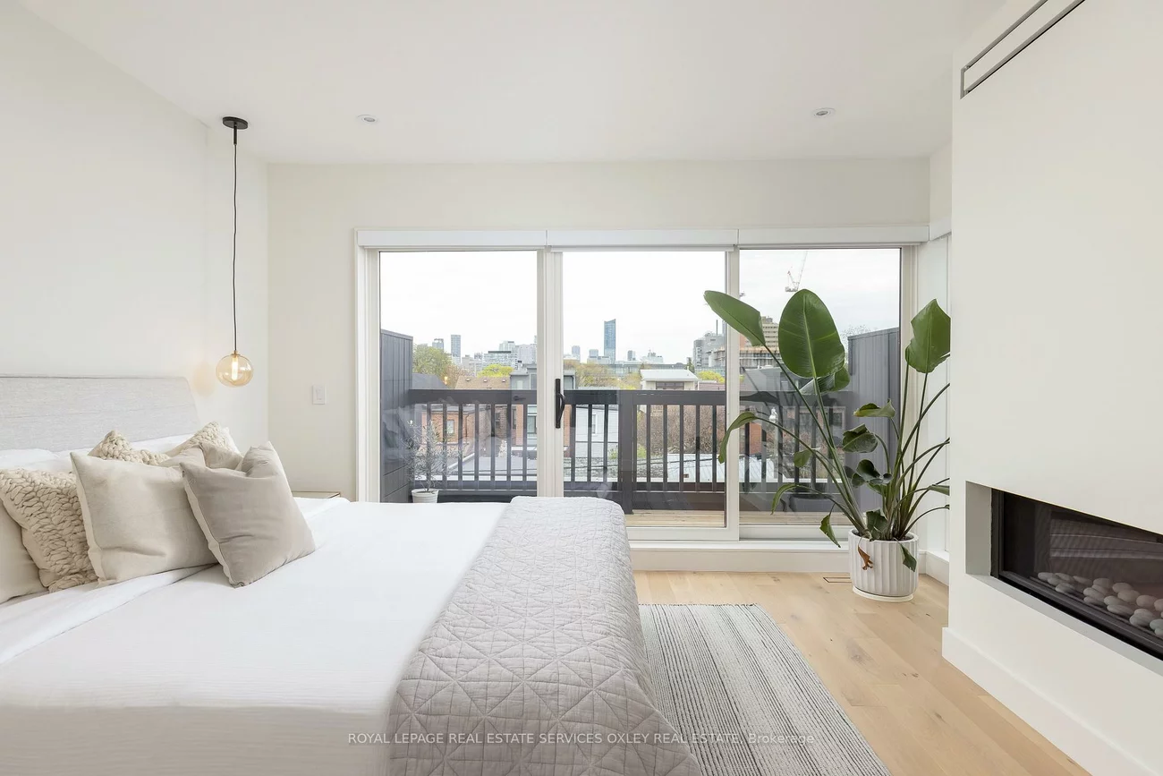 305, Manning, Trinity-Bellwoods, Toronto