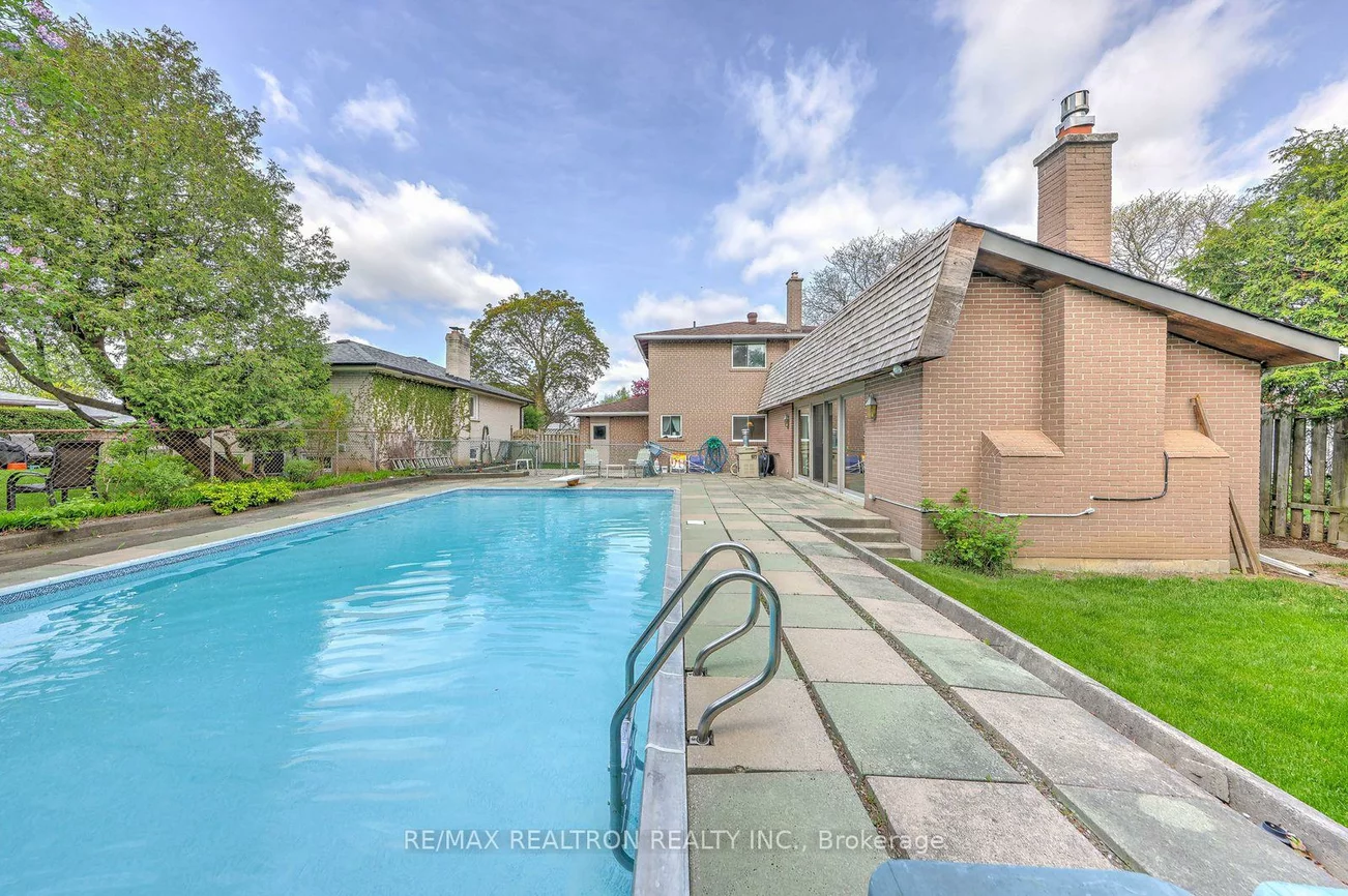85, Clansman, Hillcrest Village, Toronto
