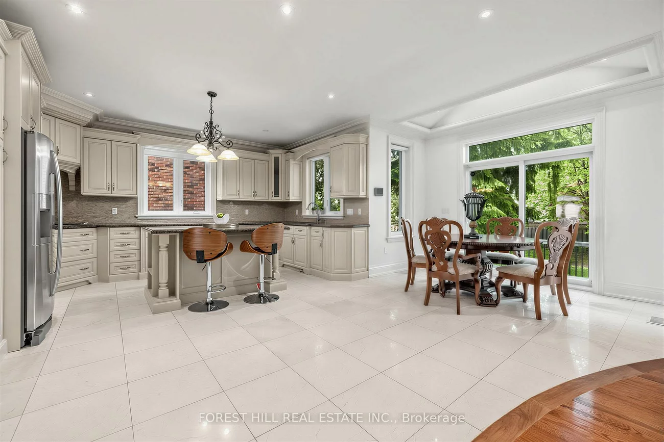 131, Estelle, Willowdale East, Toronto