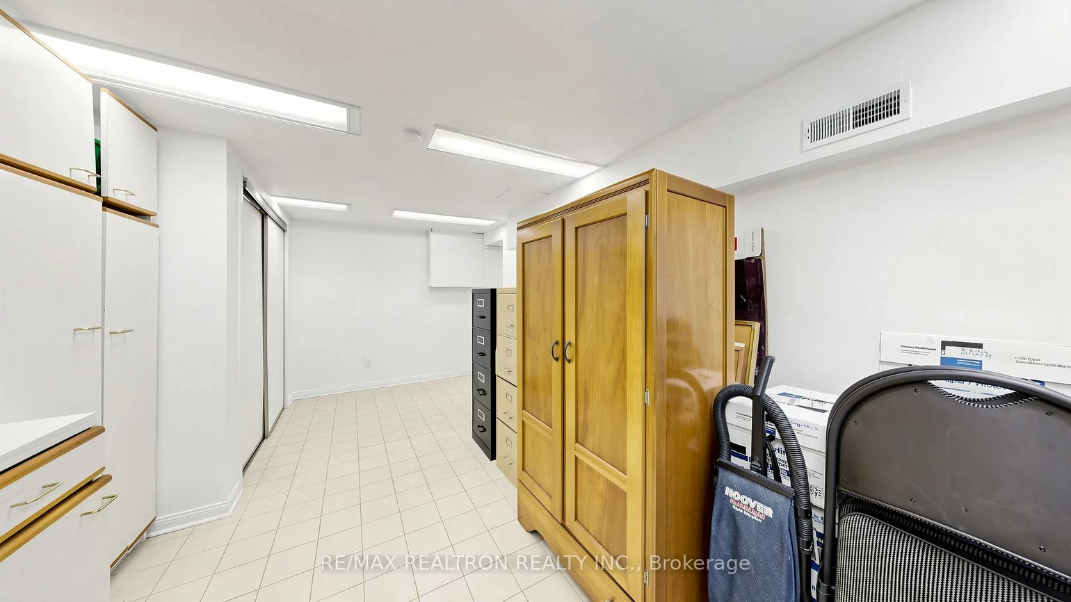 239, Sandringham, Lansing-Westgate, Toronto