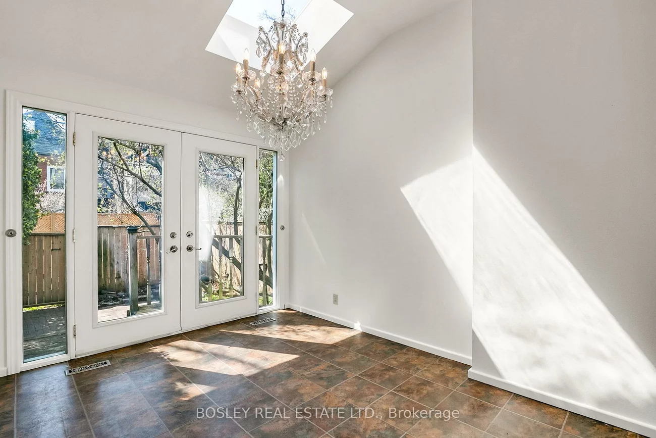 25, Salisbury, Cabbagetown-South St. James Town, Toronto
