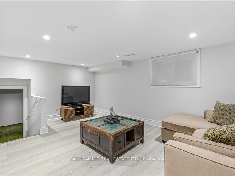 44, Gwendolen, Lansing-Westgate, Toronto