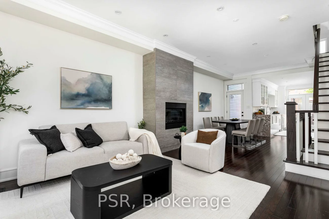 38, Wyndham, Little Portugal, Toronto