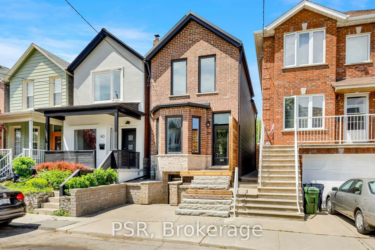 38, Wyndham, Little Portugal, Toronto