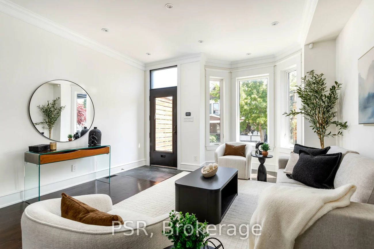38, Wyndham, Little Portugal, Toronto