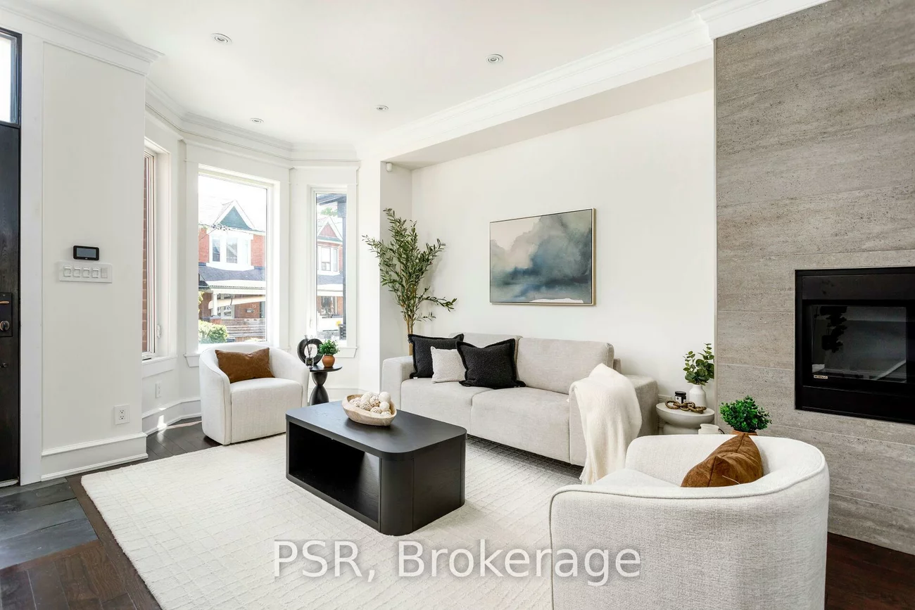 38, Wyndham, Little Portugal, Toronto