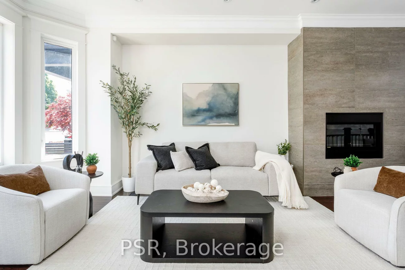 38, Wyndham, Little Portugal, Toronto