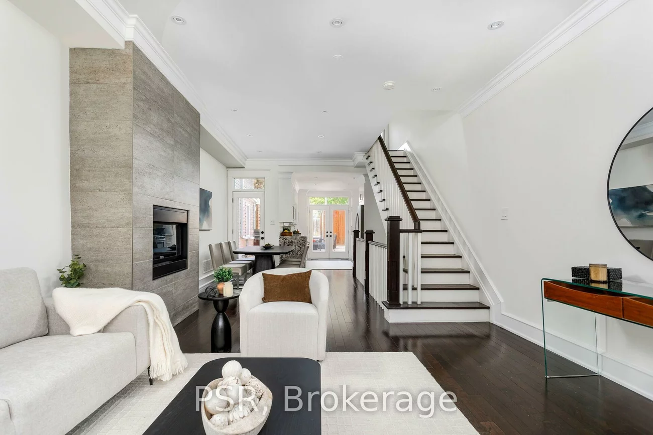 38, Wyndham, Little Portugal, Toronto