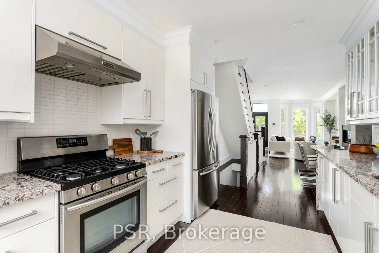38, Wyndham, Little Portugal, Toronto